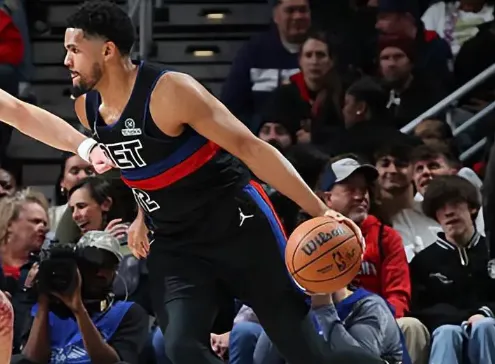 托拜厄斯-哈里斯全场12投9中，三分3中3空砍21分5篮板2助攻