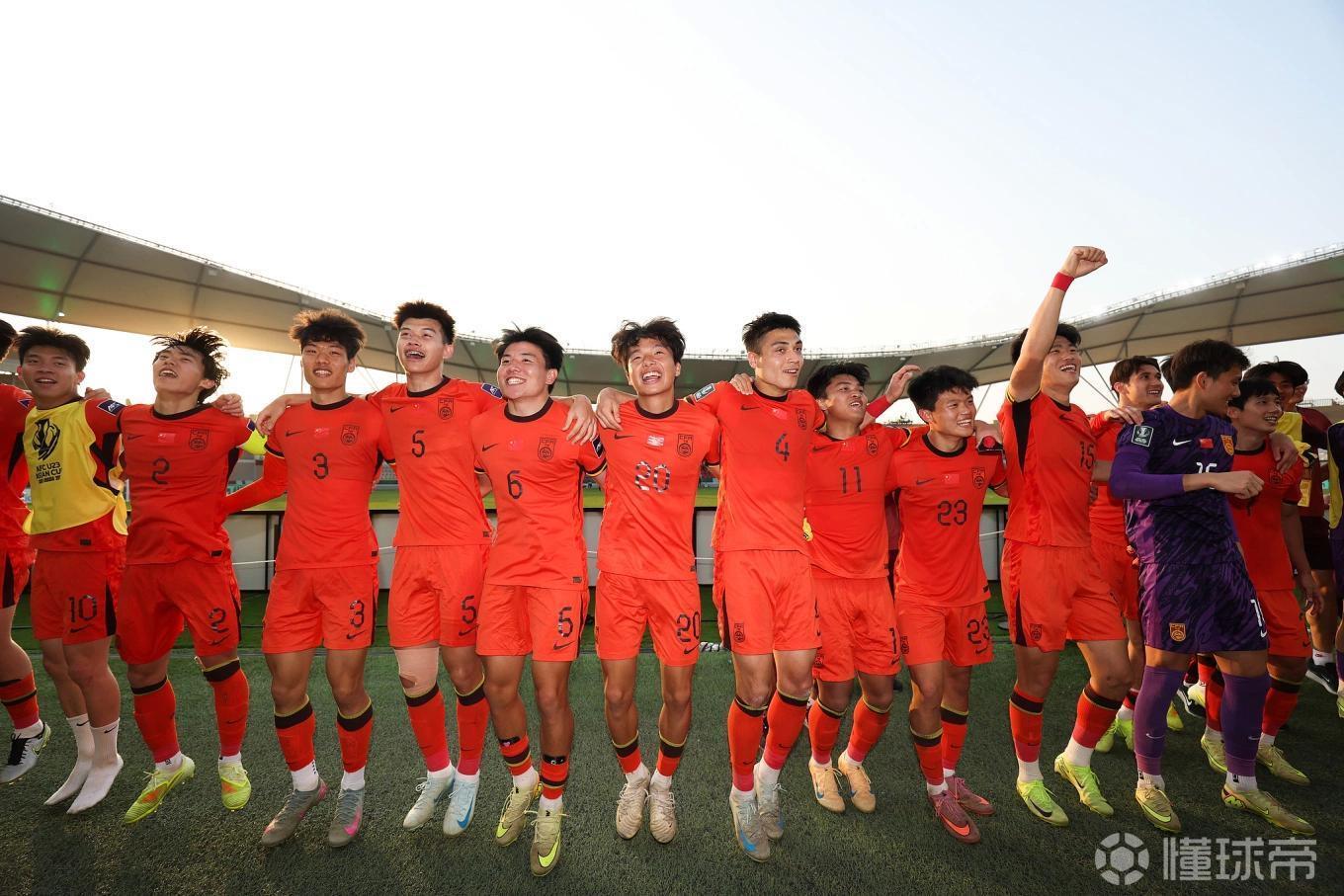 bifa必发APP下载-苏东：今晚U23国足不要打对攻，要贯彻大脚加身体&amp;amp;二点加定位